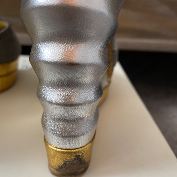 VINTAGE YSL Size 7.5 Grey suede gold/silver wedge with T/strap - Picture 10 of 12